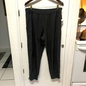 NWT GAP TENCEL JOGGERS W/ZIPPER DETAIL M MEDIUM